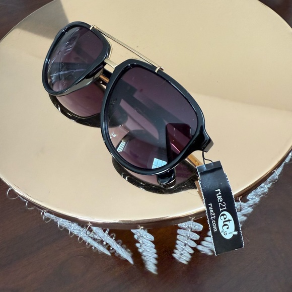 Rue21 Black and Gold Sunglasses - Picture 3 of 3